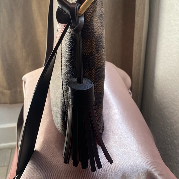 Louis Vuitton Crossbody - Picture 9 of 15